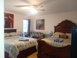 The Breakfast Suite with 2 Queen beds in Fraser Valley Getaway R1 - Abbotsford - 1