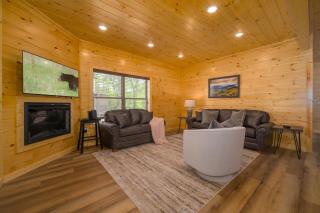 Sevierville 4BR Cabin with Game Room,Hot Tub, Firepit - 7
