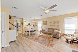 Vacation in This Gorgeous 2-Story Home! 3 BR 3 BA! Sleeps 8! - Città di Panama - 1