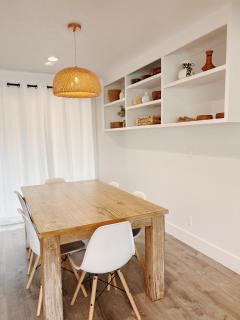 Hale Moana Retreat AC Walk to Ocean and Spacious Family Stay - 2