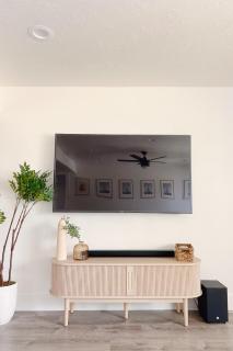 Hale Moana Retreat AC Walk to Ocean and Spacious Family Stay - 6