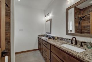 Luxury in the Hill Country, 10-Mins to Downtown! - Fredericksburg - 7