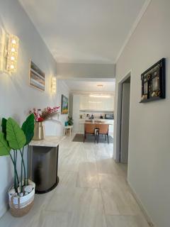Versailles One Garden Villa Full Floor Suite - Koropíon - 1
