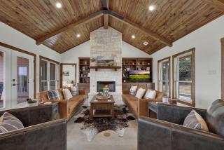 Luxury in the Hill Country, 10-Mins to Downtown! - Fredericksburg - 1