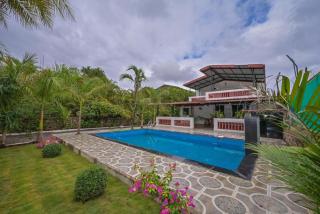 Waterfalls and mountain view luxurious private pool villa - Lonavala - 6