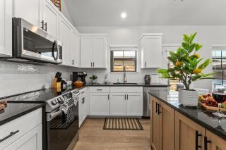 Biskits Hideaway - Fredericksburg - 2