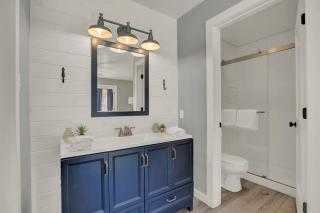 Wanderlust #4 | Hot Tub | Shared Outdoor Space - Fredericksburg - 7