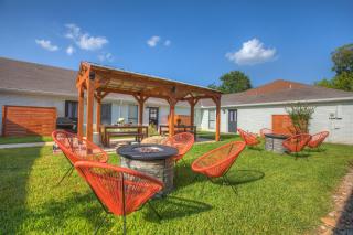 Wanderlust #4 | Hot Tub | Shared Outdoor Space - Fredericksburg - 4