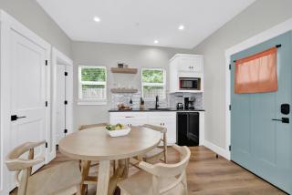 The Grove-C with Hot Tub - Walk to Main Street - Fredericksburg - 7