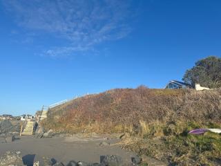Frontline Beach House access via private steps - Balnacart - 2