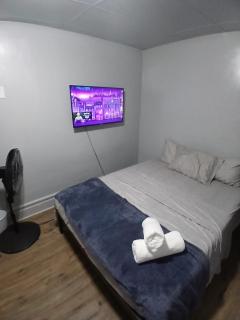 Z & Z APARTMENt 4 - Newark - 1