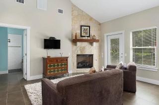 Luxury Cottage with Views-Fireplace-Spa Bath - Fredericksburg - 7