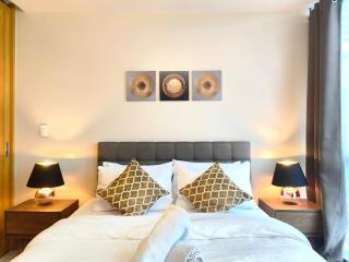 Uptown BGC Spacious 1BR Unit by Terravista - Seville Suite - Manila - 0