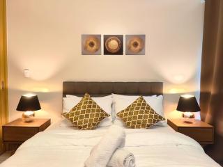 Uptown BGC Spacious 1BR Unit by Terravista - Seville Suite - Manila - 5