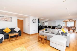 Oak Cottage, HS2, NEC, BHX, M42, Family Gatherings, Contractors, Relocators - Birmingham - 8