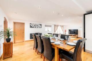 Oak Cottage, HS2, NEC, BHX, M42, Family Gatherings, Contractors, Relocators - Birmingham - 7