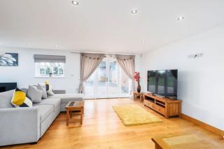 Oak Cottage, HS2, NEC, BHX, M42, Family Gatherings, Contractors, Relocators - Birmingham - 5