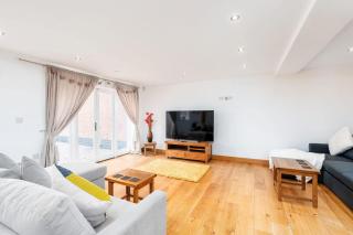 Oak Cottage, HS2, NEC, BHX, M42, Family Gatherings, Contractors, Relocators - Birmingham - 4
