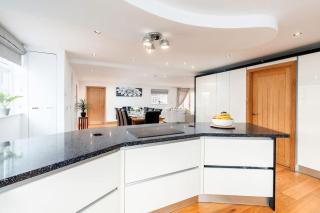 Oak Cottage, HS2, NEC, BHX, M42, Family Gatherings, Contractors, Relocators - Birmingham - 1