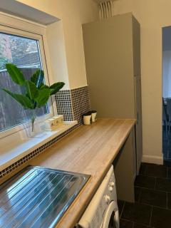 Family Contractor Modern Home Sleeps 7 Free parking - Grimsby - 8
