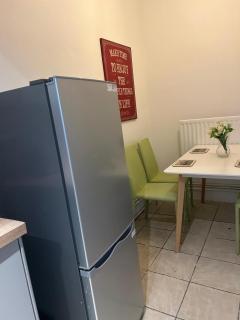 Family Contractor Modern Home Sleeps 7 Free parking - Grimsby - 1
