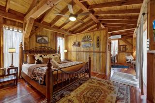 Texas Sawmill Cabin w/Hot-tub, Pet-Friendly, Minutes to Downtown! - Fredericksburg - 9