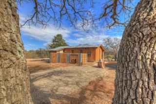 Texas Sawmill Cabin w/Hot-tub, Pet-Friendly, Minutes to Downtown! - Fredericksburg - 8