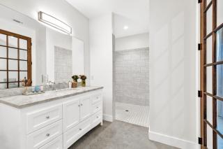 Schubert Inn Suite A with Pool-Grill - 2Blks to Main - Fredericksburg - 9