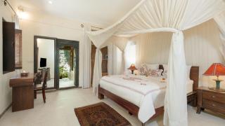 Villa Gembira by Villa Finder - Canggu - 9