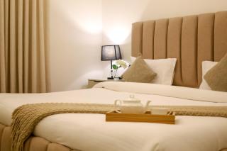 LP120-3 Chic 2BR Apartment - 1