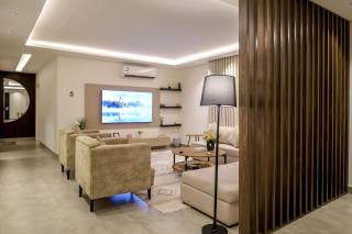 LP120-3 Chic 2BR Apartment - 9