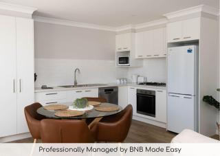 Villa on Matthews - Modern & Cosy, Escape for 2 - Orange - 0