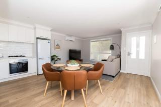 Villa on Matthews - Modern & Cosy, Escape for 2 - Orange - 3