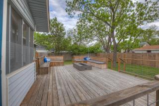 Gorgeous Bluebonnet House with Deck and Fire Pit - Fredericksburg - 3