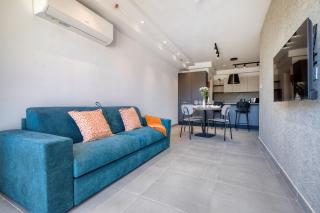 Classic 1 Bedroom Central St Julians Sleeps 4 - 9