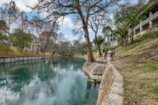 Luxurious Riverfront Condo Just 1 Blk to Schlitterbahn! - New Braunfels - 5