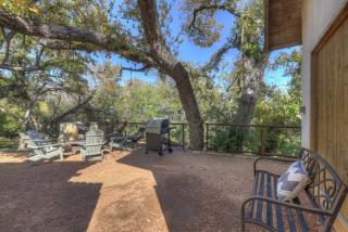 406 Lodge-A: Hot-Tub & 2 Blks to Main St - Fredericksburg - 2