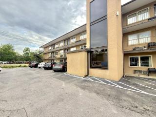 Tennessee Mountain Lodge Riverside by OYO - Pigeon Forge - 6