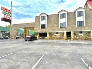 Tennessee Mountain Lodge Riverside by OYO - Pigeon Forge - 4