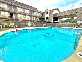 Tennessee Mountain Lodge Riverside by OYO - Pigeon Forge - 2