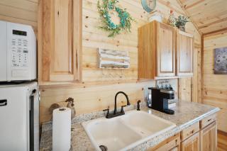 Charming Casita Right on Main St - Fredericksburg - 4
