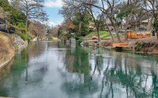 Luxurious Riverfront Condo Just 1 Blk to Schlitterbahn! - New Braunfels - 3