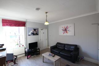 4 Double Bedroom House with Private Garden and Own Entrance - Henwick - 0