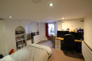 4 Double Bedroom House with Private Garden and Own Entrance - Henwick - 2