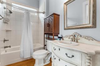 Beach Bay Getaway! Bayfront 4BR 4BA House Sleeps 12 Private pool Boat dock - 8