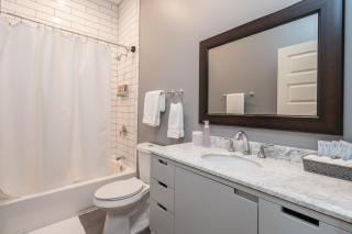 Parkside Comfort | JZ Vacation Rentals - Tower Grove - 7