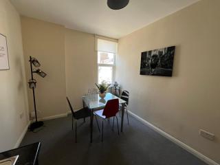 2 Bedroom Apartment in Swindon Town Centre - Swindon - 6