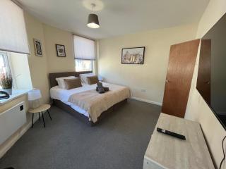 2 Bedroom Apartment in Swindon Town Centre - Swindon - 0