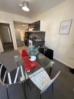 2 Bedroom Apartment in Swindon Town Centre - Swindon - 2