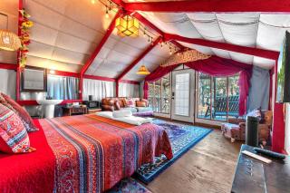 Bohemian Cabin: Hot-tub, Serene Retreat, Pet-Friendly, 10-Mins to Downtown! - Fredericksburg - 5